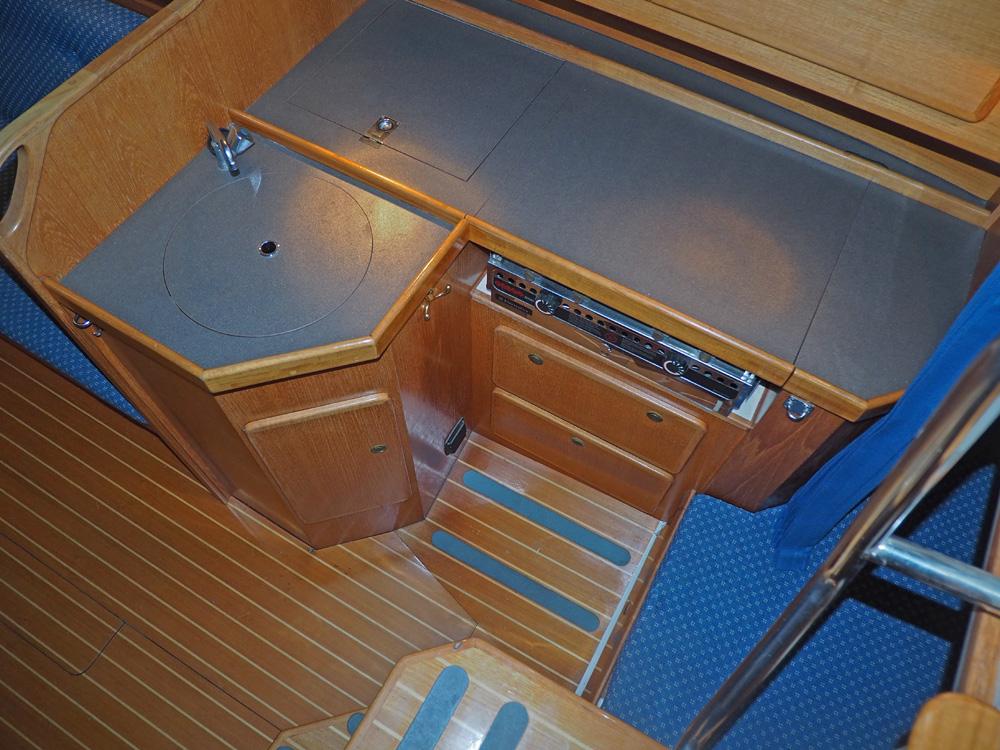 Saloon, Accommodation